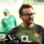 پاکستان کرکٹ ٹیم کے ہیڈ کوچ مائیک ہیسن نے کہا ہے کہ انہوں نے سابق کپتان بابر اعظم اور محمد رضوان کو اسٹرائیک ریٹ بہتر بنانے کا مشورہ دیا ہے۔ دبئی کرکٹ اسٹیڈیم میں پریس کانفرنس کے دوران پاکستان کرکٹ ٹیم کے ہیڈ کوچ مائیک ہیسن نے کہا کہ بابر اعظم اور محمد رضوان کی کارکردگی میں بہتری کے لیے ان کی کمزوریوں پر کام کرنا ضروری ہے، خصوصاً اسٹرائیک ریٹ کو بہتر بنانے کی ضرورت ہے۔ ایک سوال کے جواب میں مائیک ہیسن نے تسلیم کیا کہ انہوں نے بابر اعظم اور محمد رضوان کی حالیہ پرفارمنس اور اسٹرائیک ریٹ پر کھل کر بات کی ہے۔ ان کا کہنا تھا کہ جدید کرکٹ میں اسٹرائیک ریٹ کا اہم کردار ہے، اس لیے کھلاڑیوں کو اس پہلو پر خصوصی توجہ دینی چاہیے۔ ہیڈ کوچ کا کہنا تھا کہ وہ ہمیشہ کھلاڑیوں کے ساتھ ایمانداری سے بات کرتے ہیں اور انہیں ان کی کمزوریوں سے آگاہ کرتے ہیں تاکہ وہ اپنی کارکردگی میں بہتری لا سکیں۔