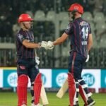 پی ایس ایل 10: کراچی کنگز نے پشاور زلمی کو 23 رنز سے شکست دے کر پلے آف میں جگہ بنالی