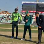 پاکستان نے دوسرے ون ڈے میں جنوبی افریقہ کے خلاف بیٹنگ کا فیصلہ کر لیا