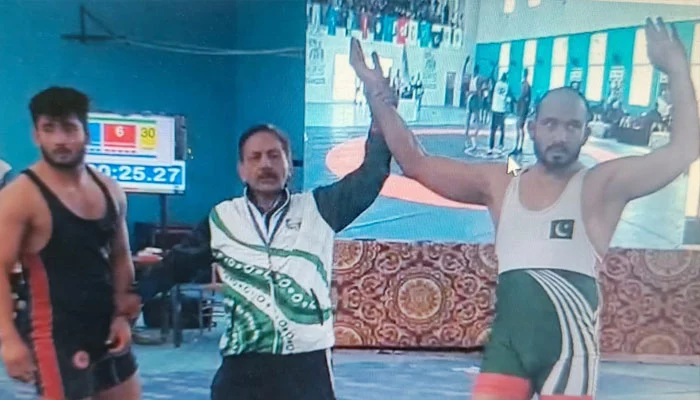 نیشنل گیمز: انعام بٹ نے ریسلنگ میں گولڈ جیت کر مسلسل 18ویں بار قومی چیمپئن کا اعزاز حاصل کر لیا