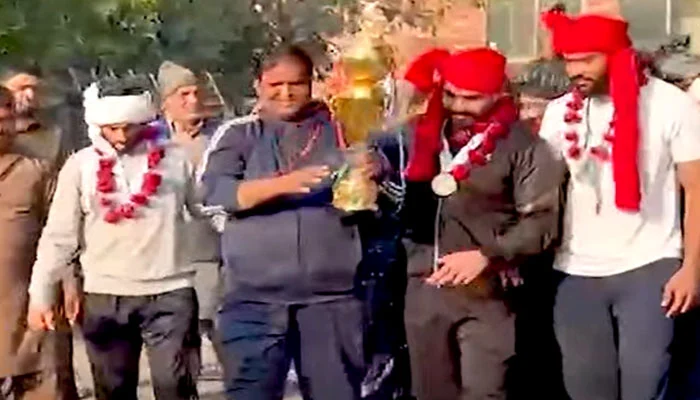 نیشنل گیمز: 14 گولڈ میڈلز جیتنے والے پہلوانوں کا گوجرانوالہ میں پُرجوش استقبال