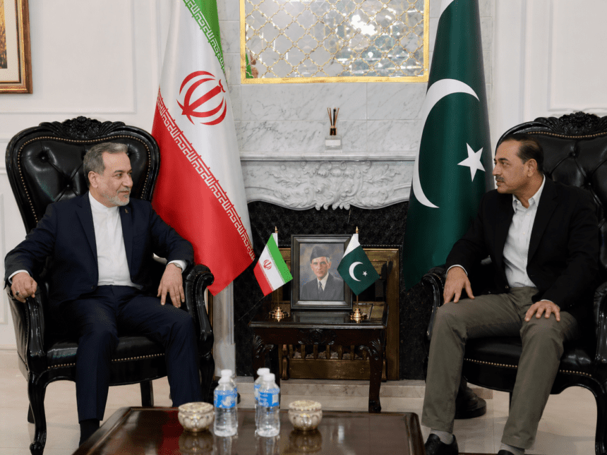 سی ڈی ایف منیر، ایرانی وزیر خارجہ عراقچی کی اسلام آباد میں ملاقات، علاقائی سلامتی پر تبادلہ خیال