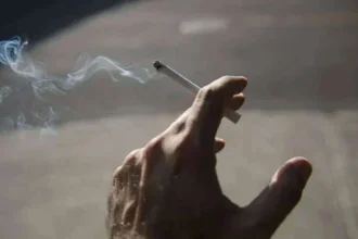پاکستان میں تمباکو نوشی سالانہ ایک لاکھ 64 ہزار جانیں نگلنے لگی؛ ہلاکتیں ٹی بی، ایڈز اور حادثات سے بھی بڑھ گئیں