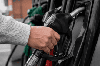 آبنائے ہرمز میں امریکہ اور ایران کے درمیان فائرنگ کے تبادلے کے بعد تیل مہنگا ہو گیا