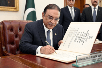 صدر آصف علی زرداری نے فنانس بل کی منظوری دے دی، مالی سال 27-2026 کا 18.8 کھرب روپے کا بجٹ نافذ