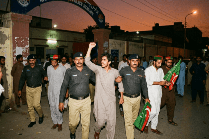کراچی: الطاف حسین کے حق میں نعرے بازی اور جھنڈے لہرانے پر 11 افراد گرفتار