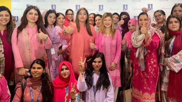بریسٹ کینسر سے لڑنے والی خواتین کے لیے خصوصی کرافٹ ایوننگ کا انعقاد