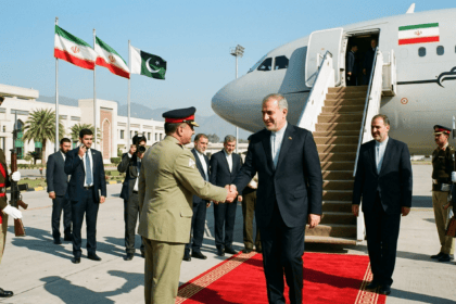 ایرانی وزیر داخلہ اسکندر مومنی سکیورٹی مذاکرات کے لیے اسلام آباد پہنچ گئے