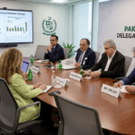 وزیرِ خزانہ کی آئی ایم ایف حکام سے ملاقات، پاکستان کی معاشی کارکردگی کا جائزہ