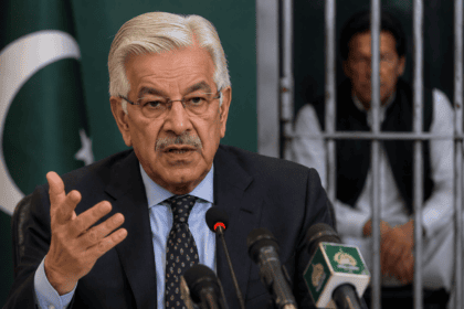 پی ٹی آئی عمران خان کے لیے این آر او کی متلاشی ہے، خواجہ آصف کا دعویٰ