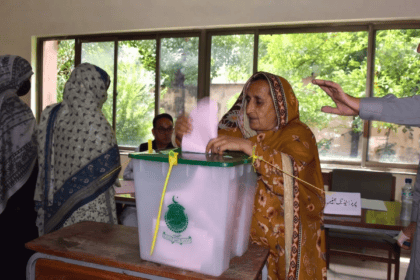 آزاد کشمیر انتخابات کا دوسرا مرحلہ: مظفرآباد اور مہاجر نشستوں پر پولنگ، دھاندلی کے الزامات اور لڑائی جھگڑے