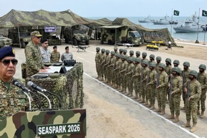 نیول چیف کا ایکسرسائز سی اسپارک 2026 کا جائزہ، بحری آپریشنل تیاریوں کا معائنہ