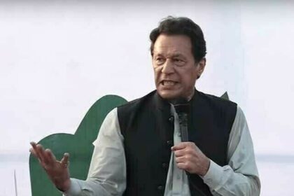 Latif Khosa Delivers Imran Khan’s Letter to Chief Justice Yahya Afridi