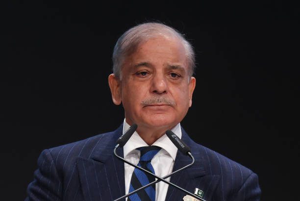 PM Shehbaz Meets Nawaz Sharif in Geneva, Briefs Him on Landmark Pakistan-Saudi Defense Pact Before London Visit