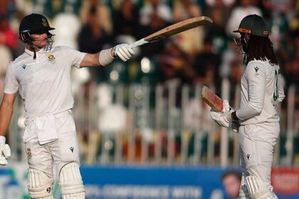 Patient Stubbs leads South Africa fightback but Pakistan still on top