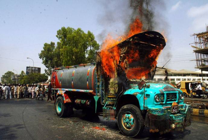 Factory Worker Crushed by Water Tanker in Karachi’s SITE Area