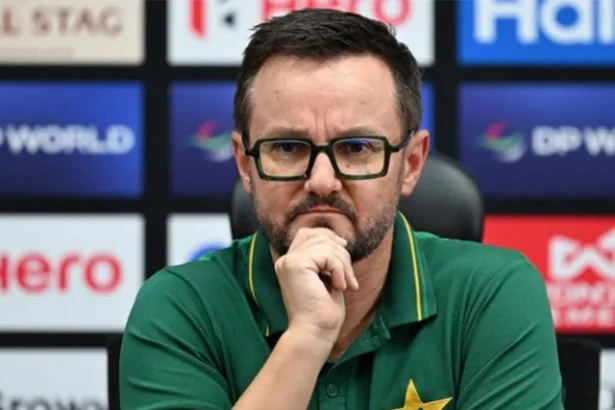 Coach Urges Pakistan to ‘Focus on Cricket’ Ahead of India Asia Cup Final