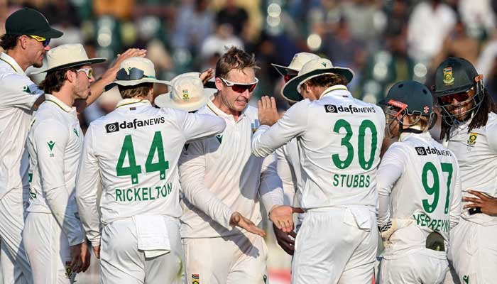 South Africa needs 68 to tie the series as Pakistan's batting struggles