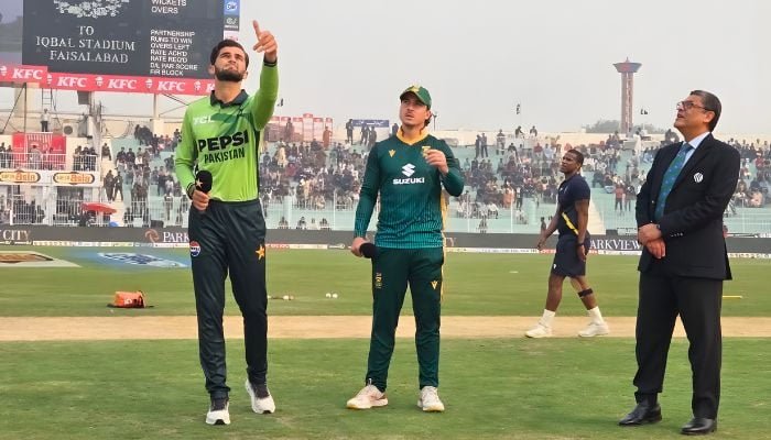 Pakistan decide to bowl first against South Africa in opening ODI