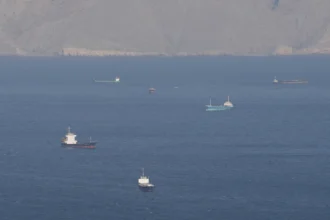 Hormuz Faces Ongoing Shutdown