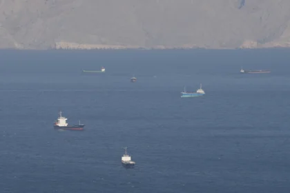 Hormuz Faces Ongoing Shutdown