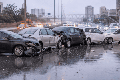 Six-car pileup cripples traffic on Karachi’s Shahrah-e-Faisal