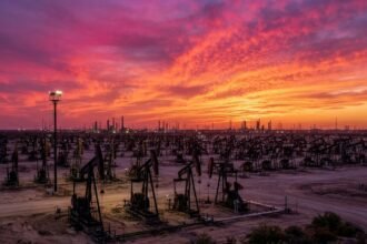 Oil Prices Fall More Than $1 as Investors Await New US Sanctions on Iran