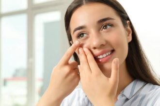 How To Manage Dry Eyes With Contact Lenses
