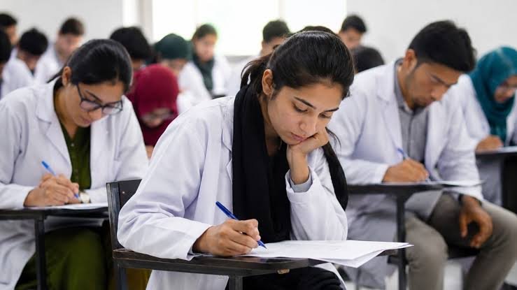 Vacant Seats in Medical Colleges Not Due to Fees or MDCAT, Health Minister Says