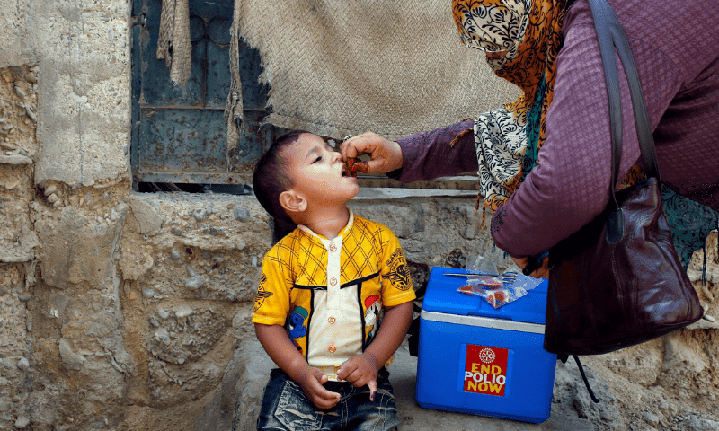 WHO Polio Team Reaches Rural Areas of Shikarpur