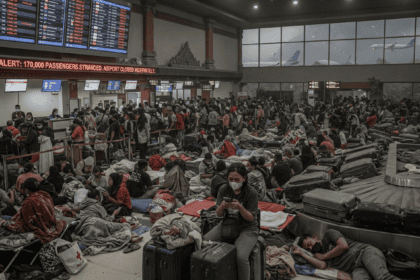 Mount Lewotobi Eruption Grounds Flights, Strands 170,000 Travelers in Indonesia