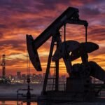 Oil Extends Gains After US and Iran Strike Ships