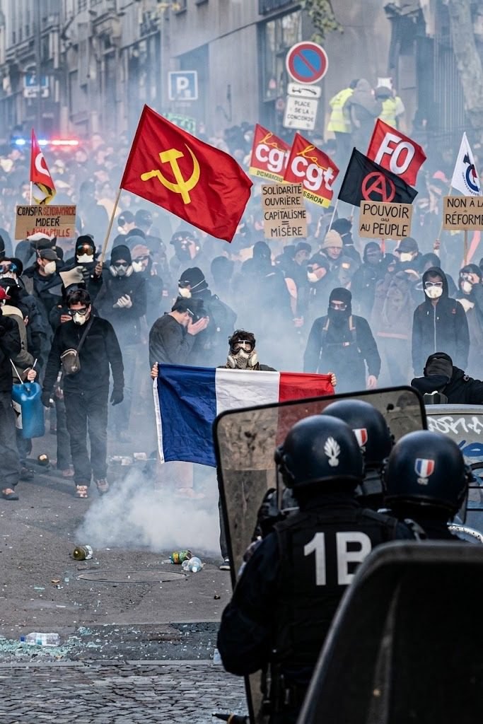Hundreds of Thousands March in France Amid Heavy Security